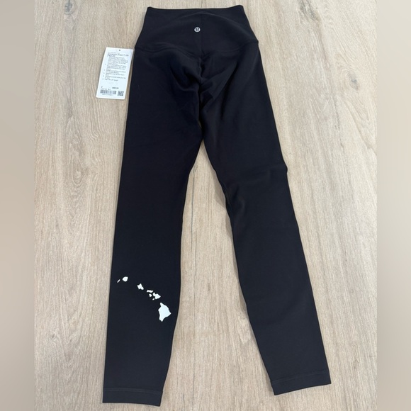 NWT Lululemon Align High Rise 25” Maui, Hawaii leggings, Size 2